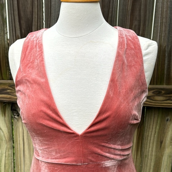 Lulu’s Stunning Luxury Dusty Rose Velvet Sleeveless Maxi Dress, size medium - Picture 6 of 12